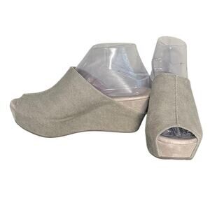 Chocolat Blu Women's Sandals in Tan